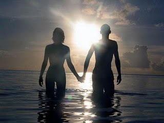 Liebespaar im Wasser